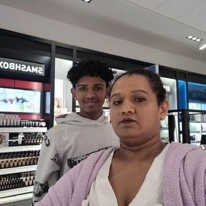 Meet your Posher, Aziza